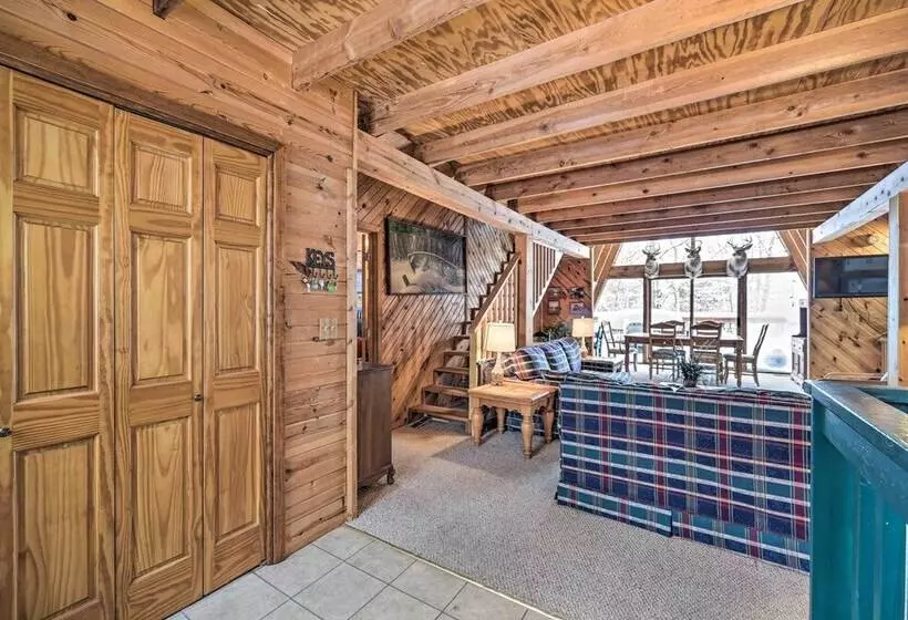 Waterfront Nelson Lake Cabin W/ Boat Dock!