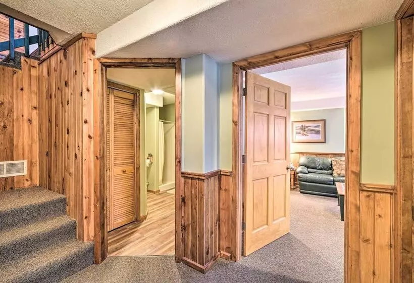 Waterfront Nelson Lake Cabin W/ Boat Dock!