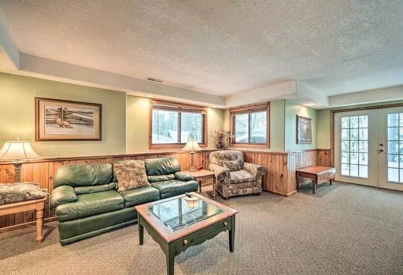 Waterfront Nelson Lake Cabin W/ Boat Dock!