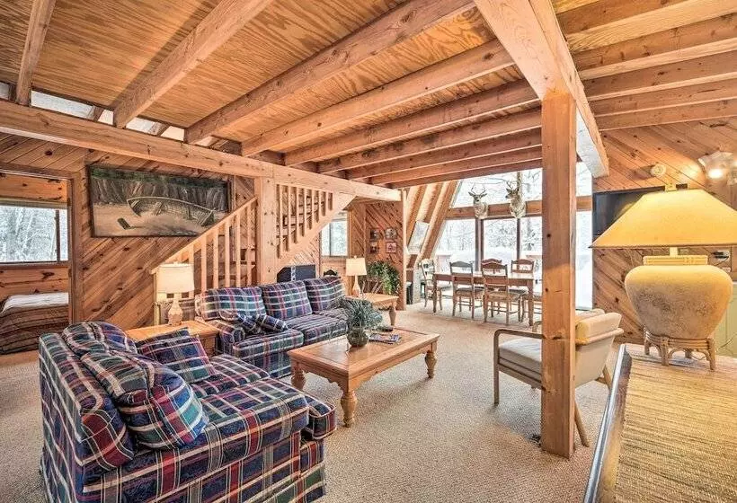 Waterfront Nelson Lake Cabin W/ Boat Dock!