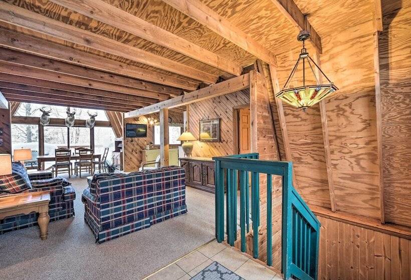 Waterfront Nelson Lake Cabin W/ Boat Dock!