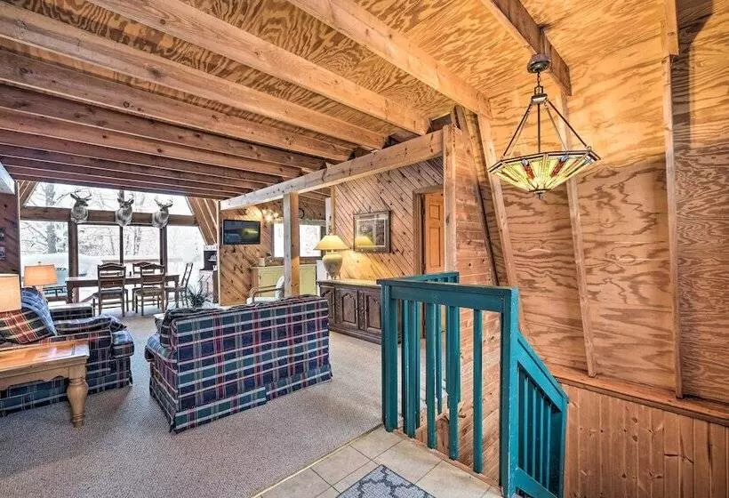 Waterfront Nelson Lake Cabin W/ Boat Dock!