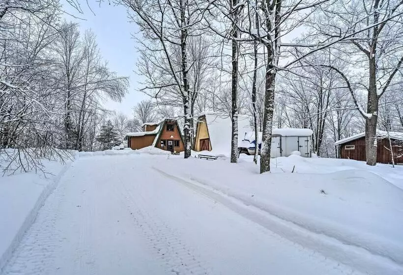 Waterfront Nelson Lake Cabin W/ Boat Dock!