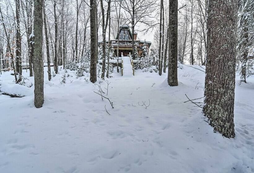 Waterfront Nelson Lake Cabin W/ Boat Dock!