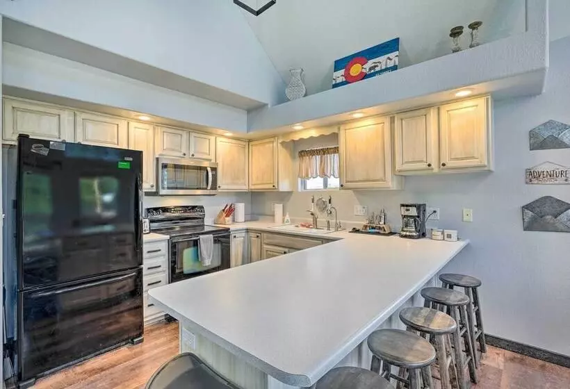 Westcliffe Mountain Retreat W/ Deck + Grill!