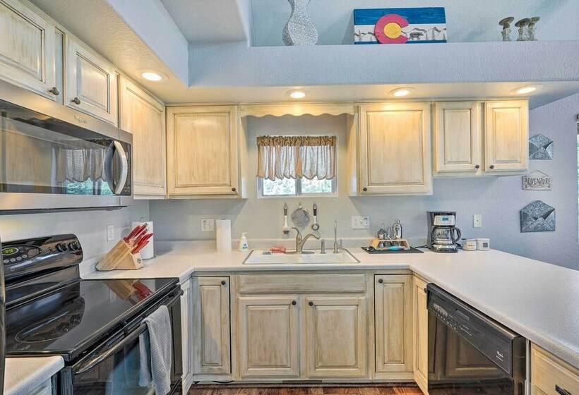 Westcliffe Mountain Retreat W/ Deck + Grill!