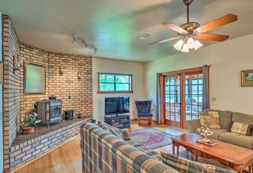 Beautiful Toledo Bend Retreat W/ Private Dock