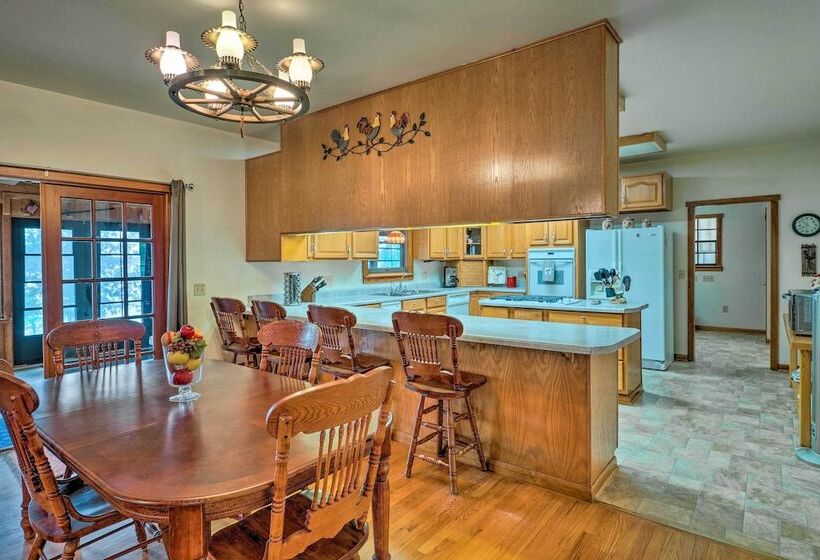 Beautiful Toledo Bend Retreat W/ Private Dock