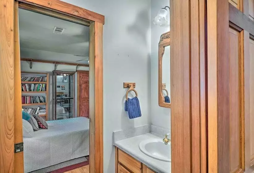 Beautiful Toledo Bend Retreat W/ Private Dock