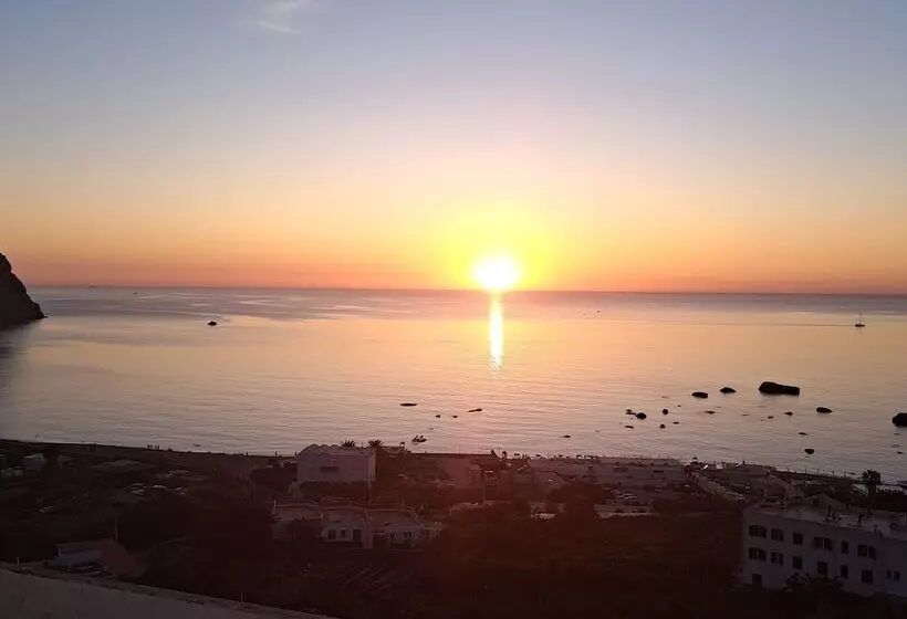 ベッドアンドブレックファースト Ischia, With A Breathtaking View, In The Bay Of Citara For 7 Persons