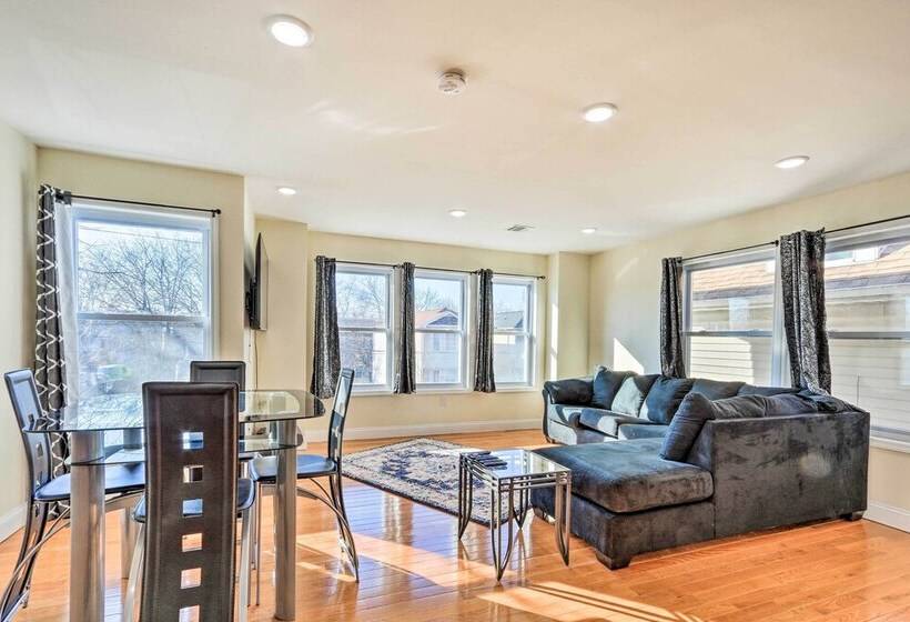 Bright Irvington Home ~ 2 Mi To Prudential Center!