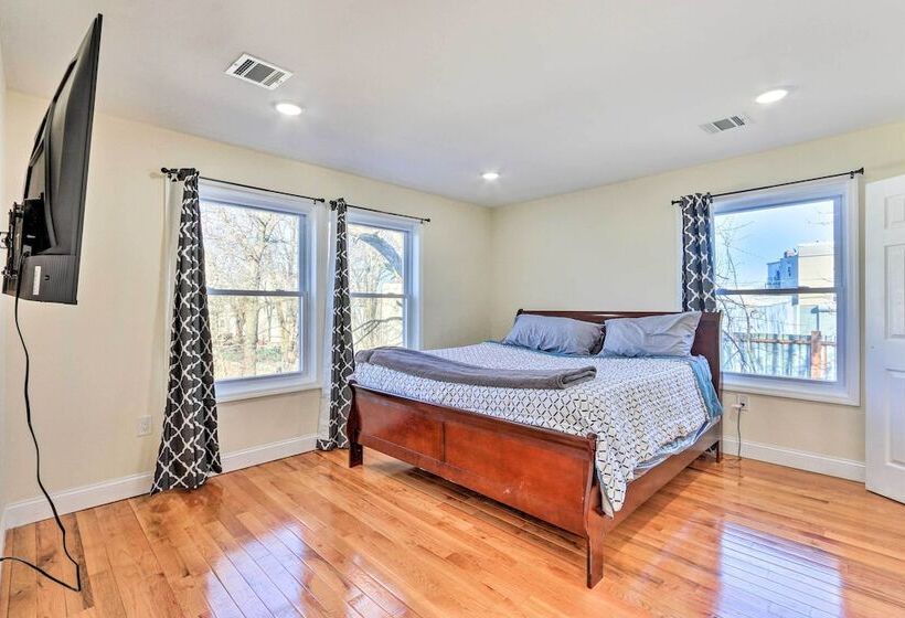 Bright Irvington Home ~ 2 Mi To Prudential Center!