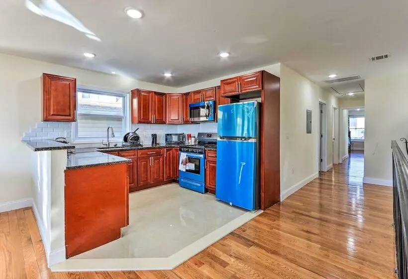 Bright Irvington Home ~ 2 Mi To Prudential Center!