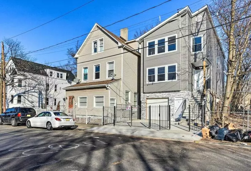 Bright Irvington Home ~ 2 Mi To Prudential Center!