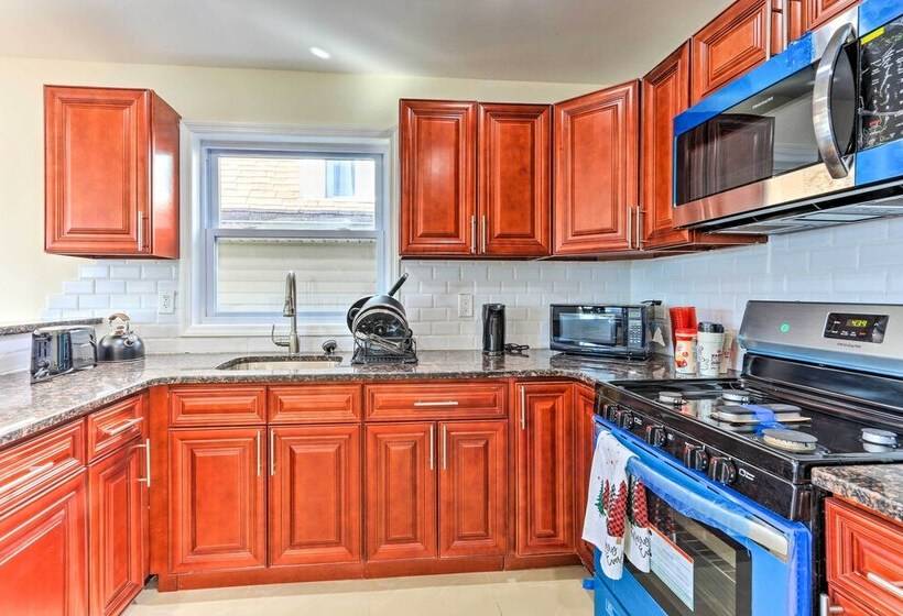 Bright Irvington Home ~ 2 Mi To Prudential Center!