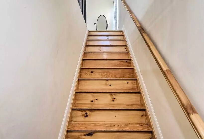 Bright Irvington Home ~ 2 Mi To Prudential Center!