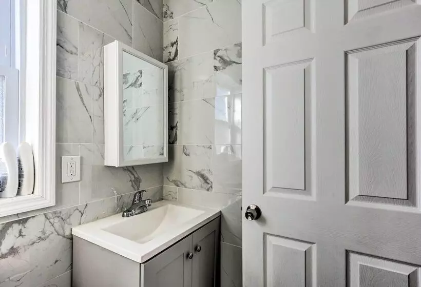 Bright Irvington Home ~ 2 Mi To Prudential Center!