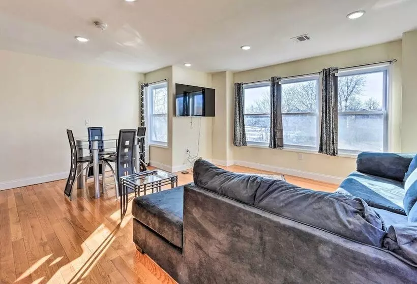 Bright Irvington Home ~ 2 Mi To Prudential Center!