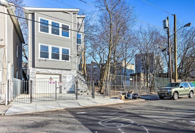 Bright Irvington Home ~ 2 Mi To Prudential Center!