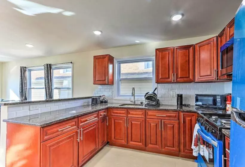 Bright Irvington Home ~ 2 Mi To Prudential Center!