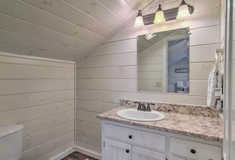 Broken Bow Cabin W/ Private Deck ~ 5 Mi To Lake!