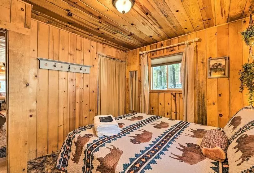 California Retreat W/ Deck, Fire Pit & Grill!