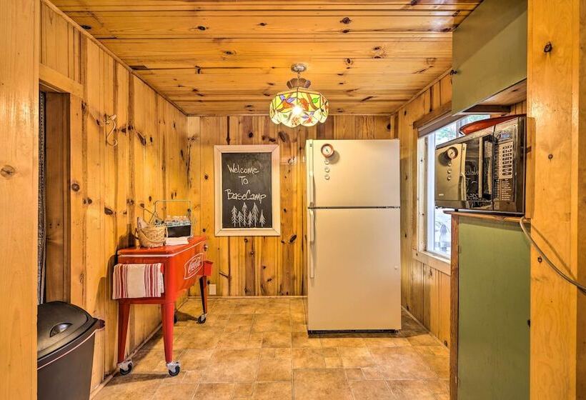 California Retreat W/ Deck, Fire Pit & Grill!