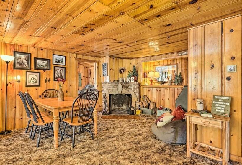 California Retreat W/ Deck, Fire Pit & Grill!