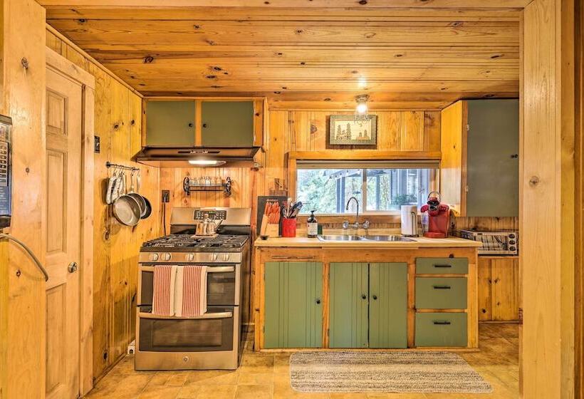 California Retreat W/ Deck, Fire Pit & Grill!