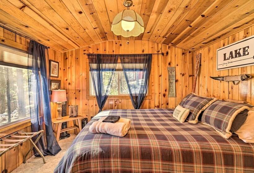 California Retreat W/ Deck, Fire Pit & Grill!