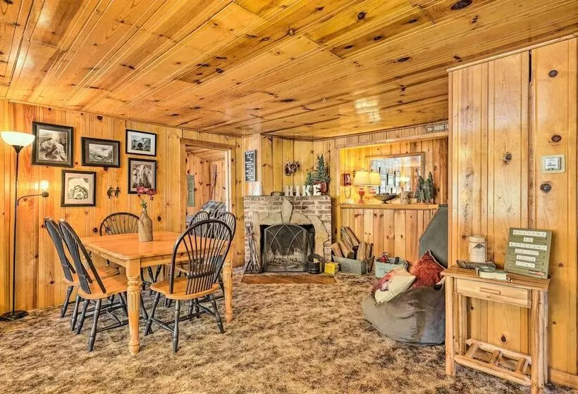 California Retreat W/ Deck, Fire Pit & Grill!