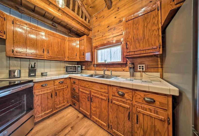 Cambridge Springs Cabin Near French Creek!