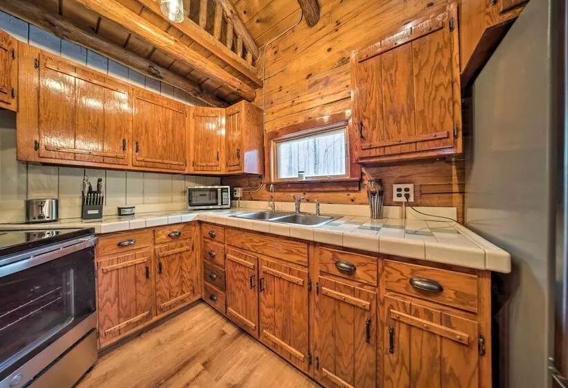 Cambridge Springs Cabin Near French Creek!