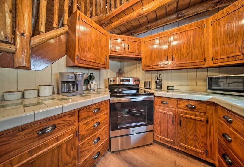 Cambridge Springs Cabin Near French Creek!