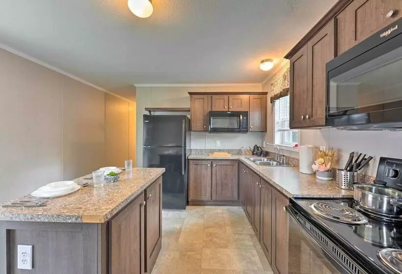 Cassopolis Cabin: On Site Boating & Fishing!