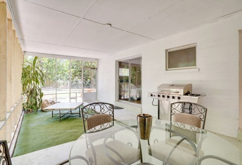 Charming Mid Century House Just Steps To Lake!