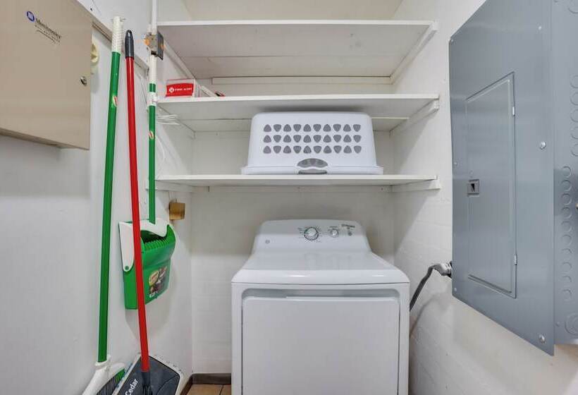 Charming Mid Century House Just Steps To Lake!