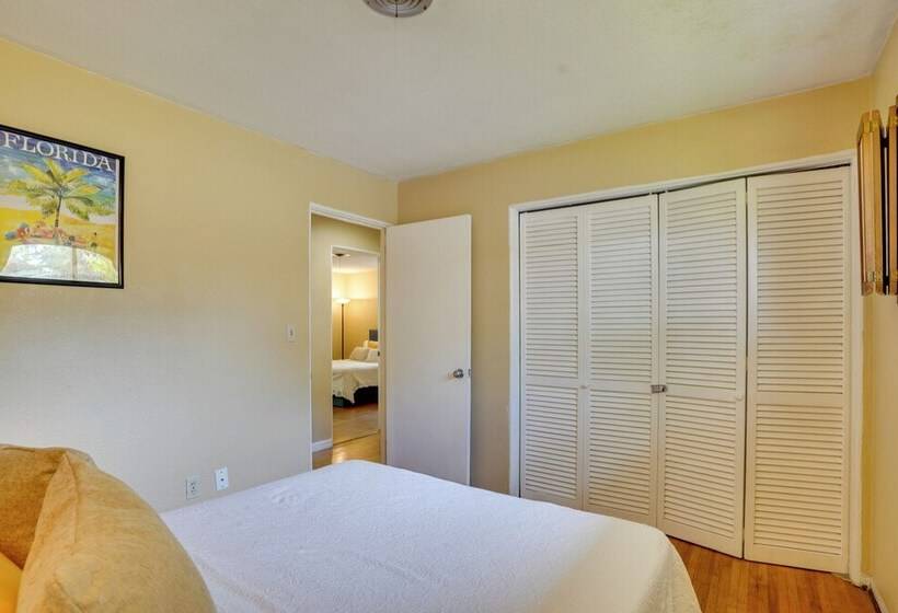 Charming Mid Century House Just Steps To Lake!