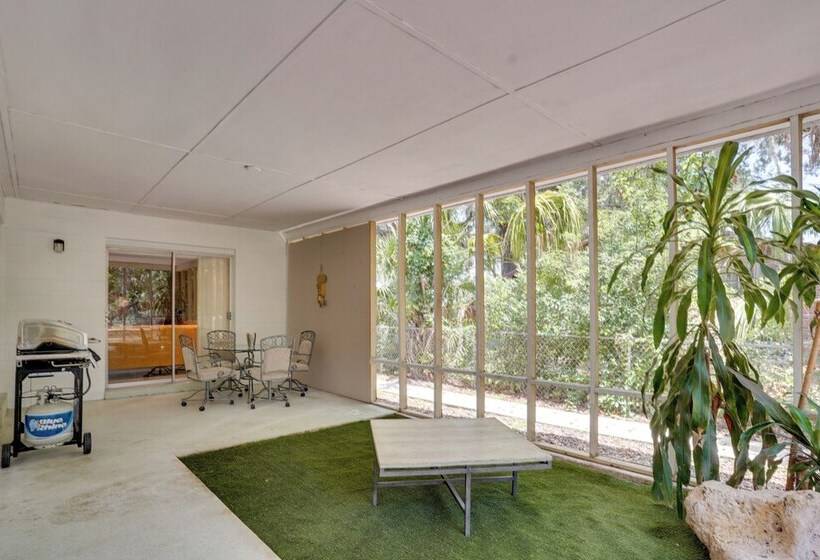 Charming Mid Century House Just Steps To Lake!