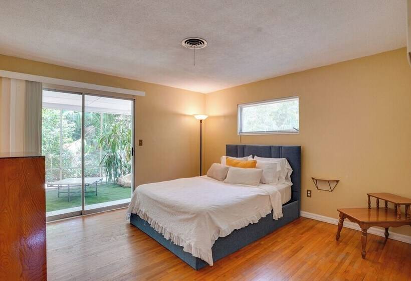 Charming Mid Century House Just Steps To Lake!