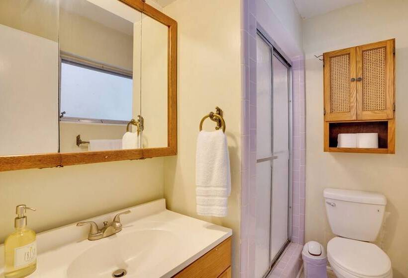 Charming Mid Century House Just Steps To Lake!