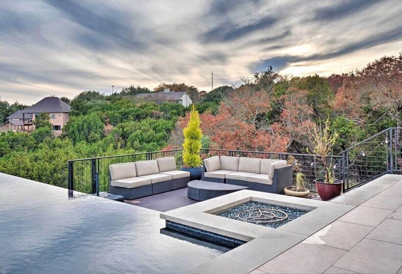 Chic Villa W/ Infinity Pool: 10 Mi To Downtown!