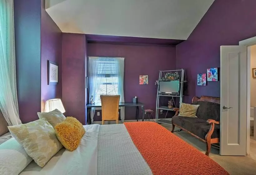 Chic Villa W/ Infinity Pool: 10 Mi To Downtown!