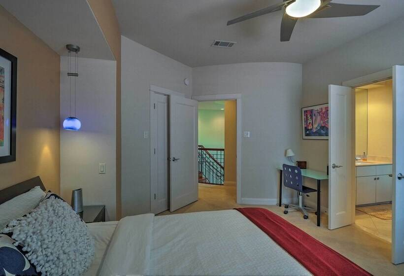 Chic Villa W/ Infinity Pool: 10 Mi To Downtown!