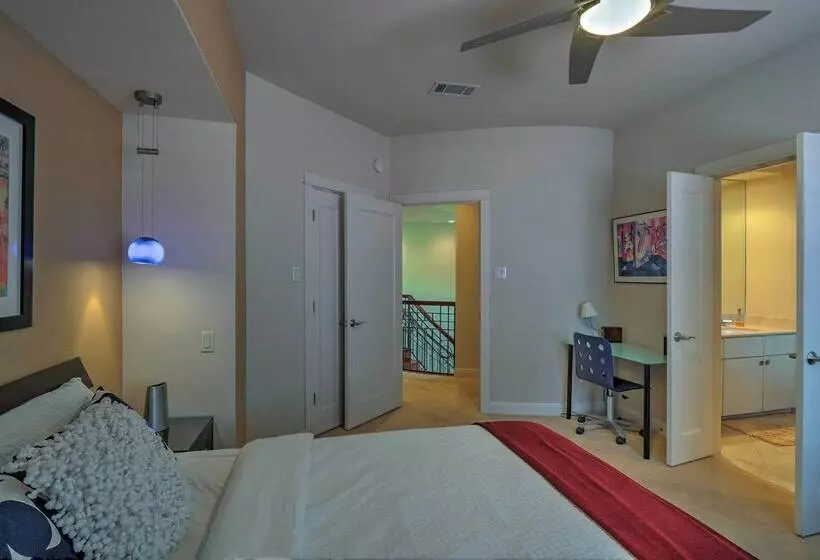 Chic Villa W/ Infinity Pool: 10 Mi To Downtown!