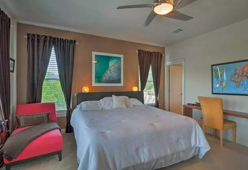 Chic Villa W/ Infinity Pool: 10 Mi To Downtown!