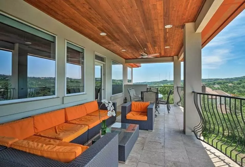 Chic Villa W/ Infinity Pool: 10 Mi To Downtown!