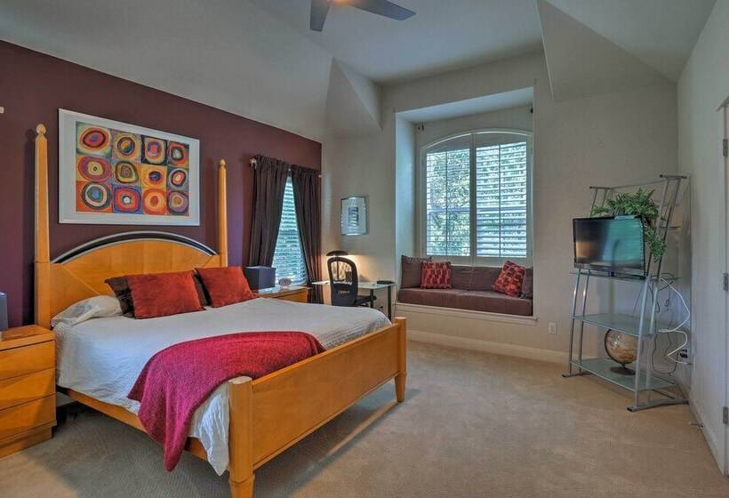 Chic Villa W/ Infinity Pool: 10 Mi To Downtown!