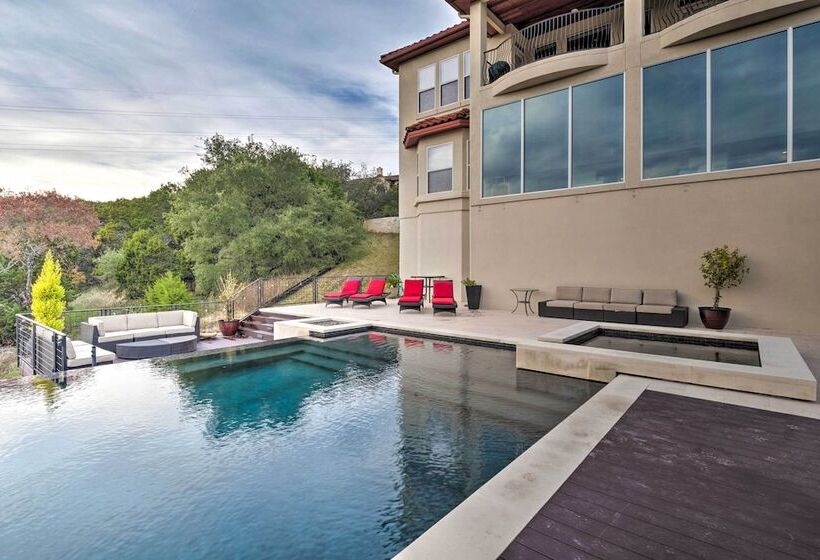 Chic Villa W/ Infinity Pool: 10 Mi To Downtown!
