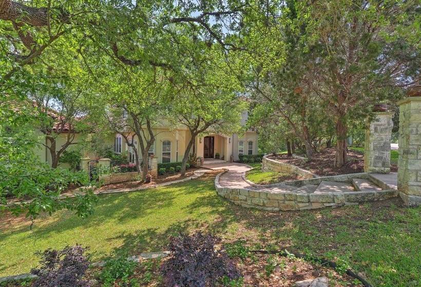 Chic Villa W/ Infinity Pool: 10 Mi To Downtown!